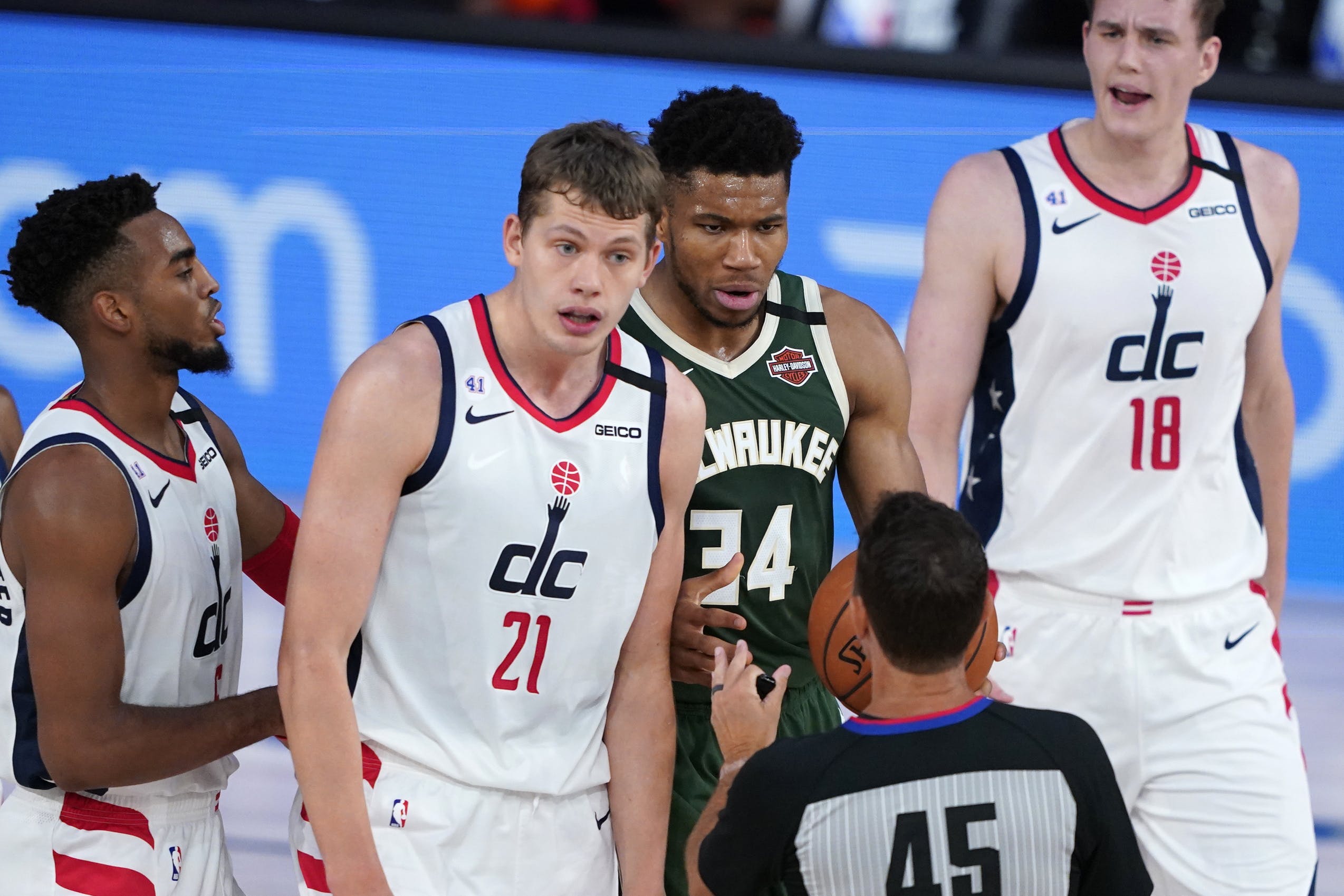 BUCKS_WIZARDS_BASKETBALL_59506790