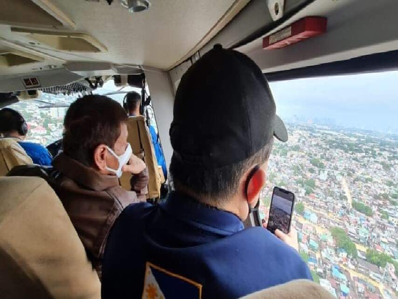 president-duterte-aerial-inspection-ulysses