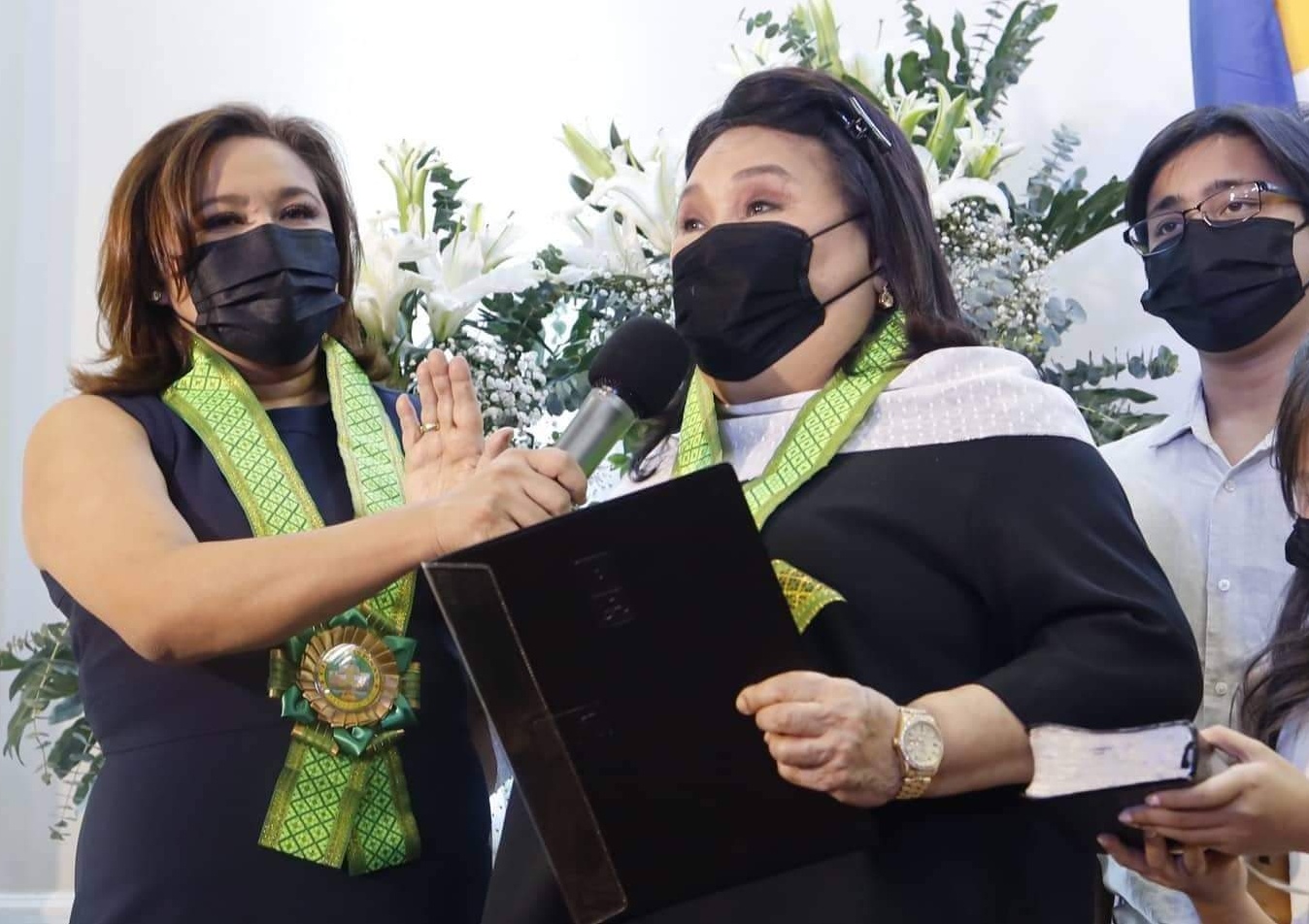 received_840600496904213-01