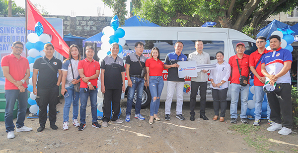 Valenzuela LGU nagbigay ng ambulansya sa Brgy. Veinte Reales