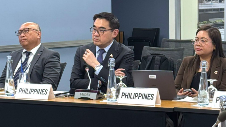 Black and Red Abstract This VS That YouTube Thumbnail